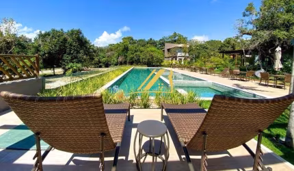 Casa Duplex no Condomínio Praia do Forte Exclusive. 3 quartos, 2 suítes, lavabo, varanda. Nova, do jeito que a construtora entregou. Piscina, fitness
