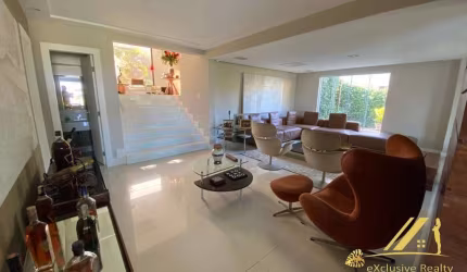 Condomínio Costa Verde. Casa de luxo com 5 suítes, 750m2 de área construída, nascente, moderna e com muita sofisticação! Linda decoração e mobiliário!