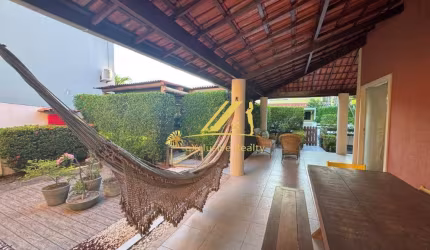 Casa Duplex 4 suítes em Buraquinho para aluguel! 205m2, varanda gourmet com churrasqueira, lavabo, depósito. Condo c piscina quadra, no Foz do Joanes