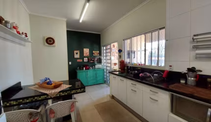 Casa com 3 quartos à venda na Rua Jorge Whitemann, 19, Jardim García, Campinas, 200 m2 por R$ 620.000