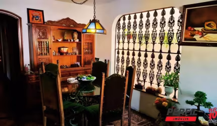CASA NO PARQUE CONTINENTAL À VENDA COM 190m² E 03 VAGAS DE GARAGEM