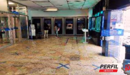 PRÉDIO COMERCIAL DE ESQUINA AO LADO DA ESTAÇÃO EM PLENA AVENIDA PRINCIPAL