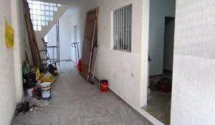 CASA DOS FUNDOS, SOBREPOSTA ALTA, 1 DORMITÓRIO