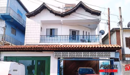ASSOBRADADO COM SALÃO COMERCIAL TÉRREO