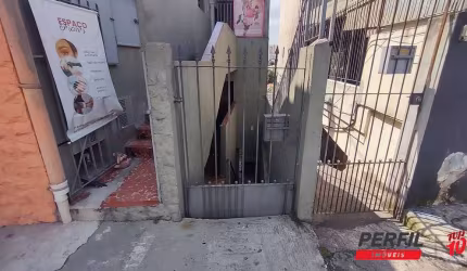 CASA SOBREPOSTA  BAIXA 3 DORM COM QUINTAL JD ESMERALDA