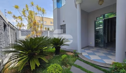 Casa comercial para alugar na Adolpho de Oliveira Portela, 1, Paquetá, Belo Horizonte por R$ 14.000