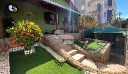 Casa com 5 quartos à venda na Rua Cantor Luiz Gonzaga, 311, Castelo, Belo Horizonte por R$ 1.899.000