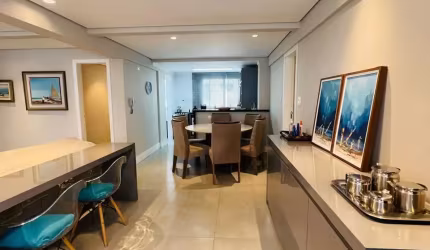 03 Dormitórios + Dependência, Mobiliado-decorado, Vaga Privativa – 20m Mar.