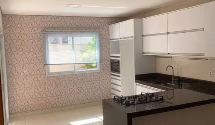 Casa de condomínio para venda tem 150 metros quadrados com 3 quartos