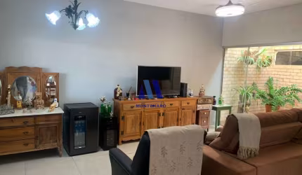 CASA ESPAÇOSA COM 3 DORM - RESIDENCIAL SANTA CRUZ