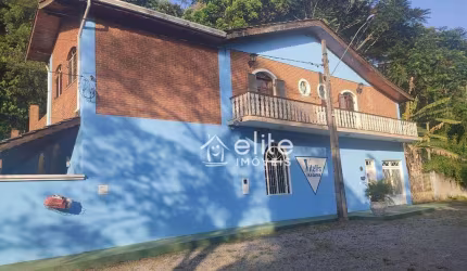 Linda casa com 3 dormitórios na Vila Thais, Atibaia SP.