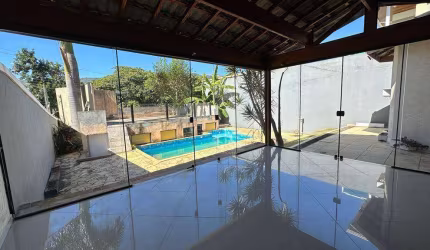 Casa com 5 dormitórios, 450 m² - venda por R$ 2.500.000,00 ou aluguel por R$ 7.900,00 - Vila Petrópolis - Atibaia/SP