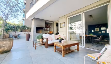 Lindo apartamento Garden a venda na Vila Andrade  com 250m² ,  com 3 suítes,  5 banheiros,  2 vagas de garagem.