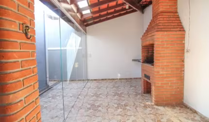 Casa com 3 Quartos e 2 banheiro à Venda, 130m²Engenho Velho - Embu das Artes, São Paulo