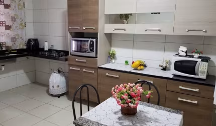 110m² com 3 quartos, sala , cozinha, banheiro, varanda bem grande e garagem.