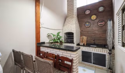 Linda casa com 3 quartos sendo 1 suite, 2 vagas - Itaim Paulista - Sâo Paulo