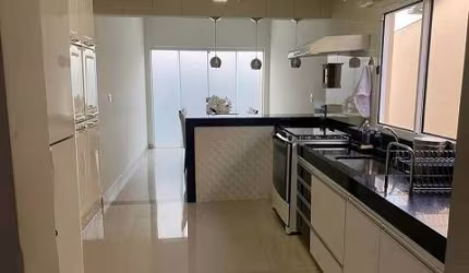 Casas com 3 Quartos e 3 banheiros à Venda em Jardim Leonor