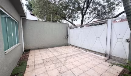 Casa para locação no Wanel Ville com 2 quartos sendo 1 suíte