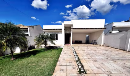 Casa à venda no condomínio Villa Verona com 3 quartos sendo 3 suítes