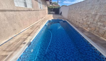 Casa térrea com piscina - Jd Maria do Carmo