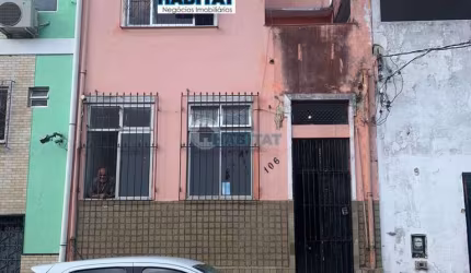Casa duplex com 6/4 em Nazaré