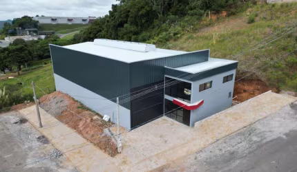 Pavilhão / Depósito Centro Flores da Cunha