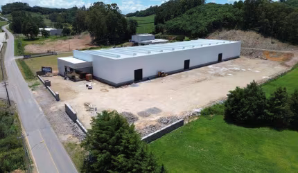 Pavilhão / Depósito Centro Flores da Cunha