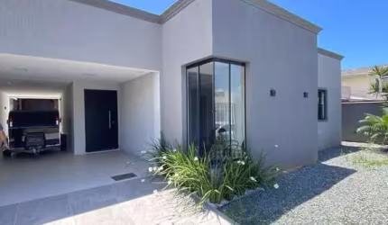 C203 - Residência com piscina em Itapema