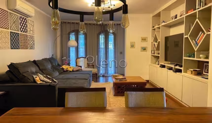 Casa à venda com 3 quartos no Parque São Quirino, Campinas.