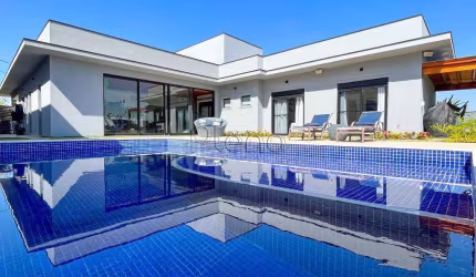 Casa à venda com 4 dormitórios no Condomínio Vila Lombarda, Valinhos