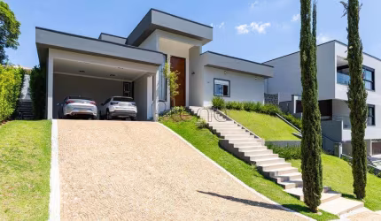 Casa à venda com 4 suítes no Condomínio Vila Lombarda em Valinhos