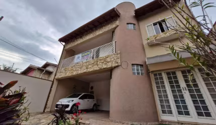 Casa à venda com 3 quartos no Taquaral, Campinas.