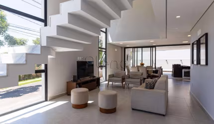 Casa à venda com 3 suítes no Residencial Santa Maria, Valinhos.