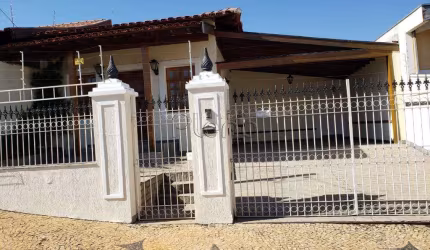 Casa à venda com 4 quartos no Jardim Magnólia, Campinas.