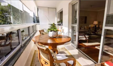 Apartamento à venda com 3 suítes no Edifício Castelo Gandolfo em São Paulo