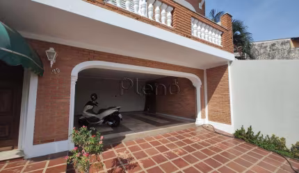 Casa à venda com 3 quartos no Jardim Leonor, Campinas.