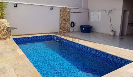 Casa à venda com 4 quartos no Alto do Taquaral, Campinas.