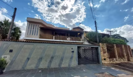 Sobrado à venda em Campinas, Jardim América, com 4 quartos, com 210 m²
