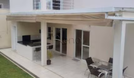 Casa à venda com 3 quartos, no Condomínio Villagio Capriccio, bairro Rainha em Louveira, São Paulo.