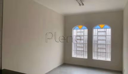 Casa à venda com 3 quartos no Jardim Flamboyant, Campinas.