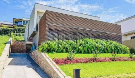 Sobrado à venda em Vinhedo, Monte Alegre, com 4 suítes, com 437 m², Residencial Campo de Toscana