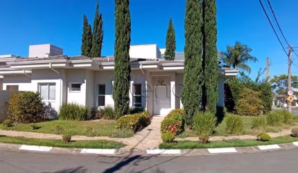 Sobrado à venda e para alugar em Valinhos, Santa Cruz, com 3 suítes, com 300 m²