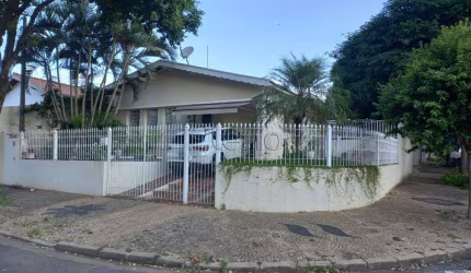 Casa à venda em Valinhos, Vila Santo Antônio, com 3 quartos, com 187 m²
