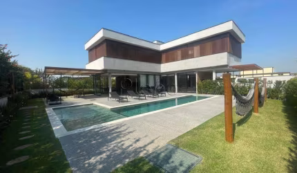 Sobrado à venda em Jaguariúna, Residencial Campo Camanducaia, com 4 suítes, com 350 m²