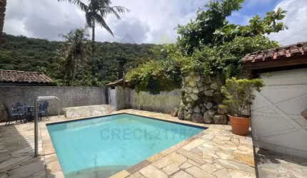 Casa Térrea para Venda em Guarujá, Guaiúba, 4 dormitórios, 1 suíte, 3 banheiros, 4 vagas