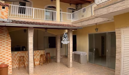 Casa para Venda em Itajubá, Avenida, 4 dormitórios, 1 suíte, 3 banheiros, 2 vagas