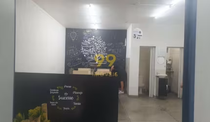 Sala comercial em localização privilegiada.