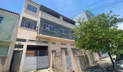 Predio com 04 apartamentos com vagas de garagem