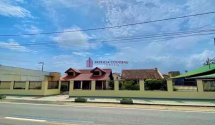 Casa à venda frente mar Meia Praia - Navegantes/SC - 650m² de terreno - 01 suíte