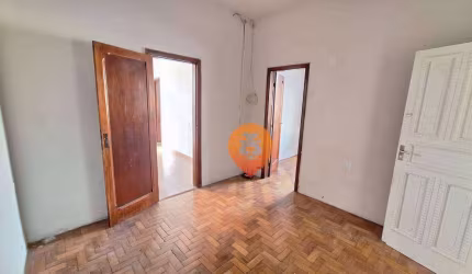 Casa três quartos uma vaga no Floresta – Proximo a Avenida Silviano Brandão